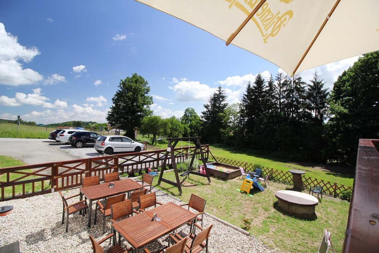 Penzion A Restaurace Hostinec Na Letne 체스키크룸로프 외부 사진